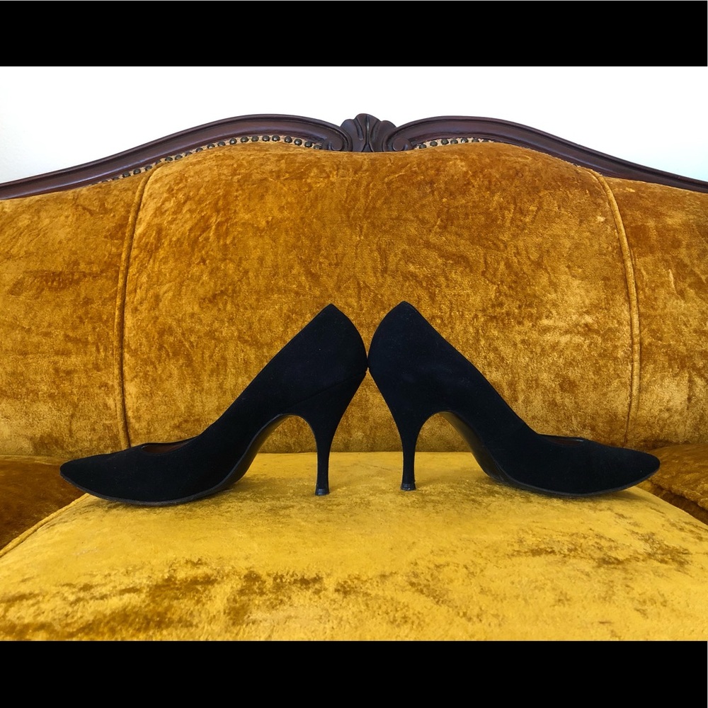 Laird Schrober Black Suede Pumps